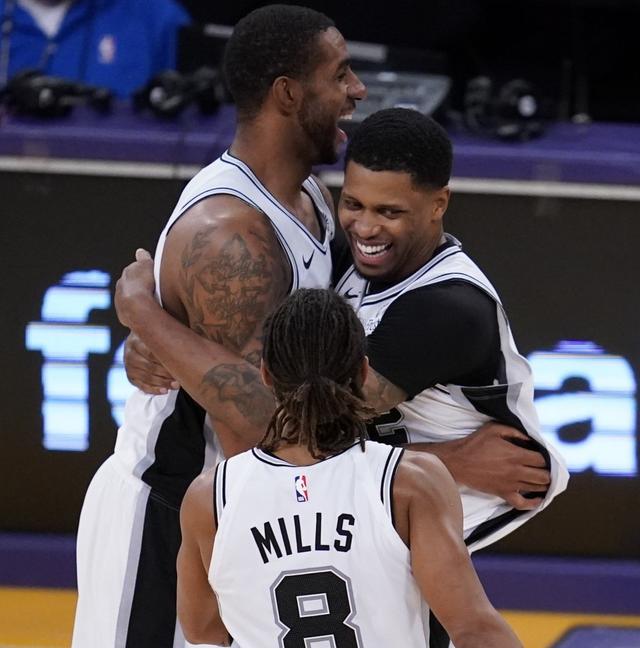 挥他的特点 挥他的特点